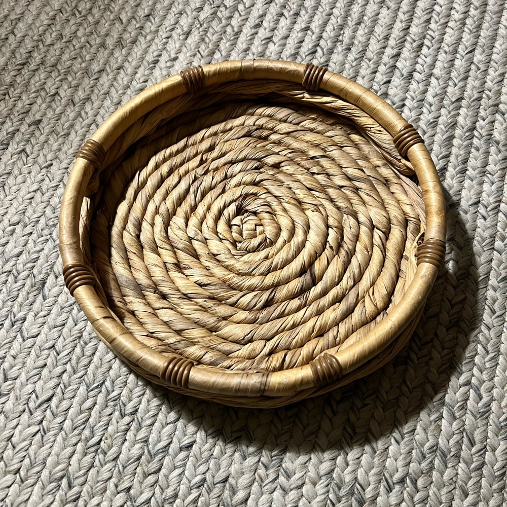 Round Wicker tray